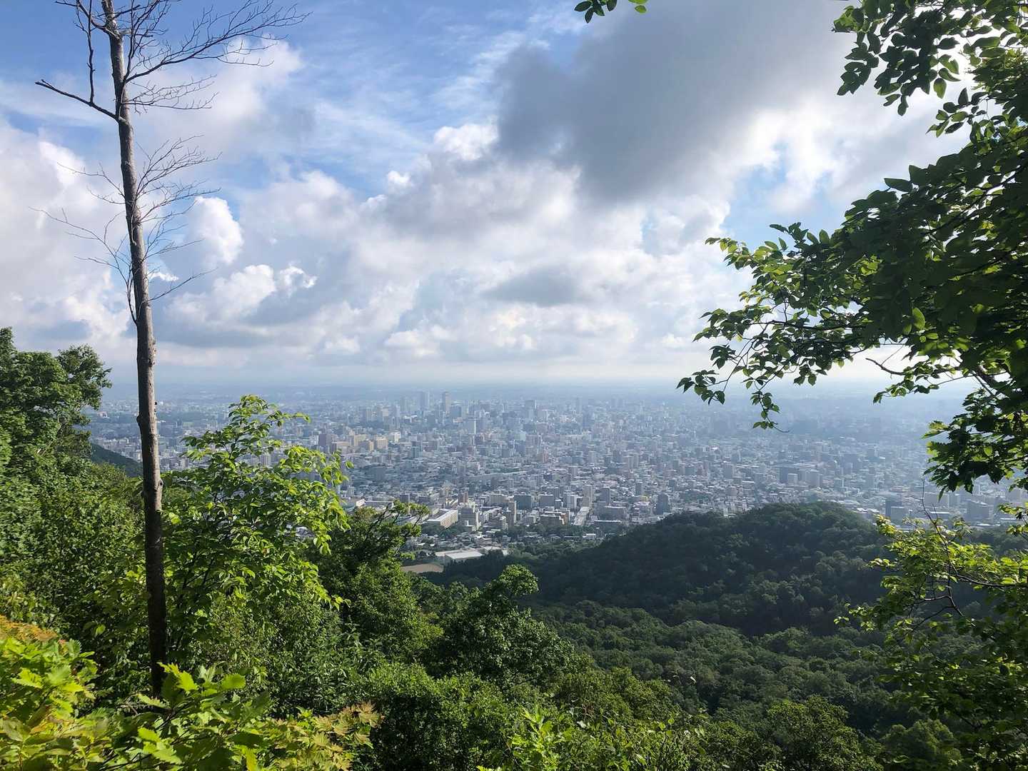 旭山コースから

🅿️の広いこちらへ。
涼しくて気持ちいい✨