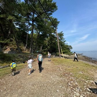 友ヶ島のフェリー乗り場から反時計回りに回って行きます🏃