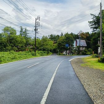 ロードを下る。この時は野尻湖まで一気に下ると思っていました。