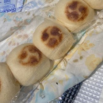 香川和三盆まんじゅう　
美味しいけど
水分持ってかれるよ😂笑