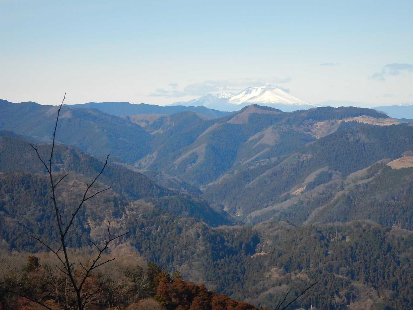 横隈山の西の展望地から望む浅間山