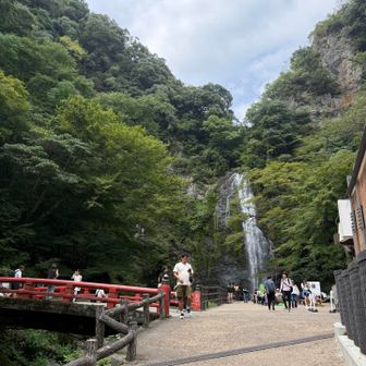 滝まで戻りました。火事で燃えた所も取り壊し終わってました。