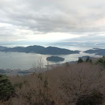 かぶと岩展望台より。