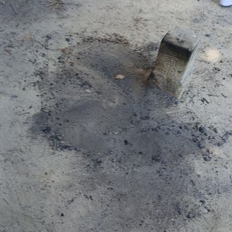 そして、後片付けも手伝ってくれました。
(焚き火痕は勝手に片付けては行けません。警察の指示に従って行いましょう)
忙しい中ありがとうございます😆💕✨

しかし、犯人捕まえたい。
だいたいの犯行時刻は分かっているので、待ち伏せして捕まえたい👿