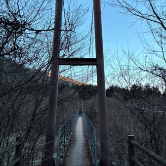 反対側からだと更に暗いです。