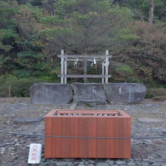 （前の写真からの続き）
石段を登ると、こここそ、古宮（址）でしょう。