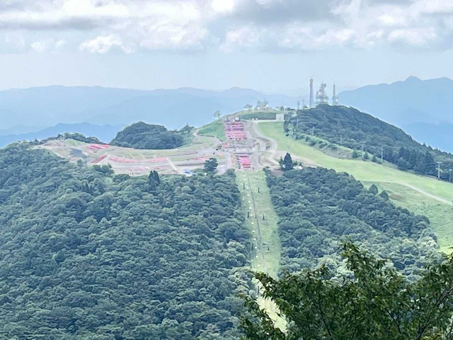 芝桜で有名な萩太郎山