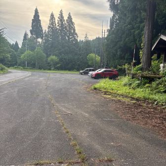 ここの駐車場では3等賞🏆
ここから小葉谷登山口まで車でまだ登れます🚗