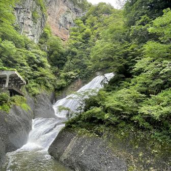 あの上の稜線を歩いてきたんだ…とまた思う。