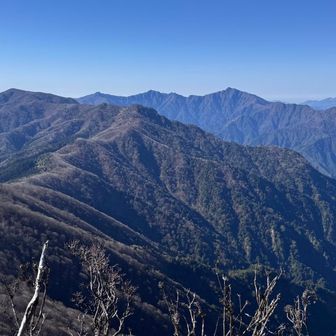 縦走路と奥に阿蘇