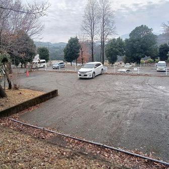 ジーンズ履いてたし汗ばんだウォーキング、駐車場に戻りました
この日はクリスマス、我が家はクリスマスの"ク"の字もありません😁
