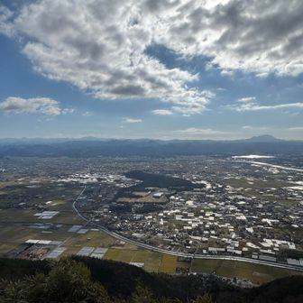 右上にある一際存在感のある山
三瓶山
これもおしゃべりした方に教えてもらいました