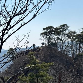タイタニック岩のある山を手前から