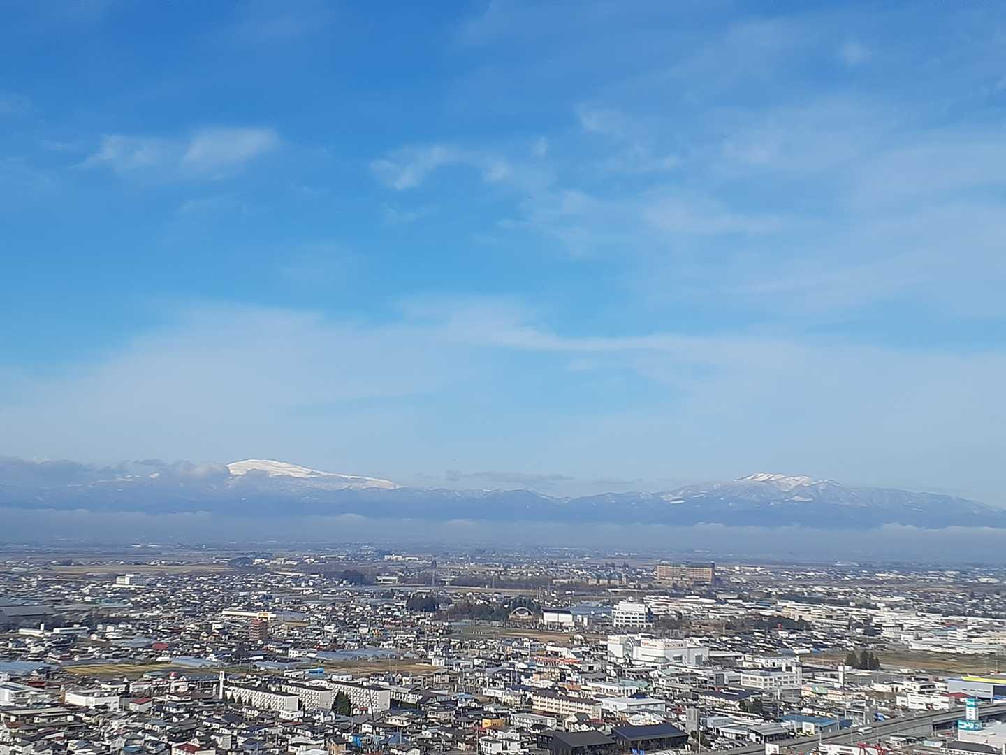 野伏山山頂で景色を眺めて、早めの昼御飯😋
