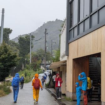 家でた時は降ってなかったんだけど・・