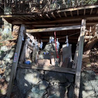 仏像が祀られてました。