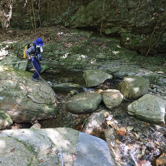 行縢山 下りは鎖で