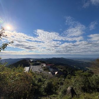 下山してきたら、青空がより広がってきました☀️
