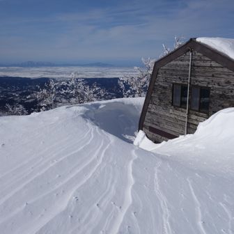 小屋へは２階から入る