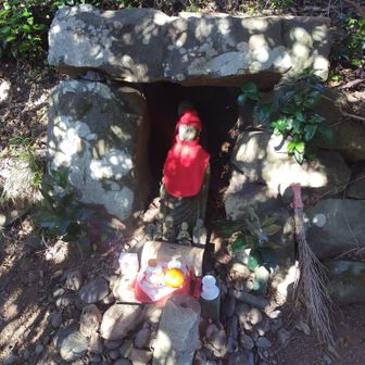 日本坂のお地蔵さん。安全祈願。