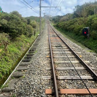 山上駅がすぐそばに見える距離感。