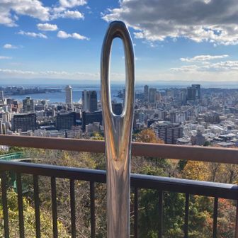 お馴染みの謎の針モニュメント