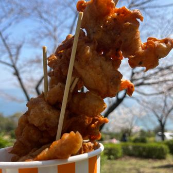 塩屋店限定のおにチキ。
ビールと一緒にいただきます。