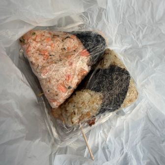 大文字山で早めのお昼。出町柳のおにぎり屋さん🍙