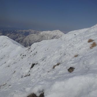 神威岳の奥にペテガリ岳🤩
