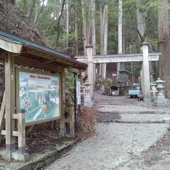 ここが登山道入り口。一礼してから、登山スタート。