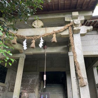 金立神社　上宮
珍しい石の拝殿