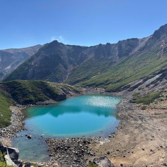 日の光が湖面に反射して、とてもキレイです😍