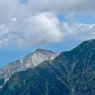 奥に麦草岳