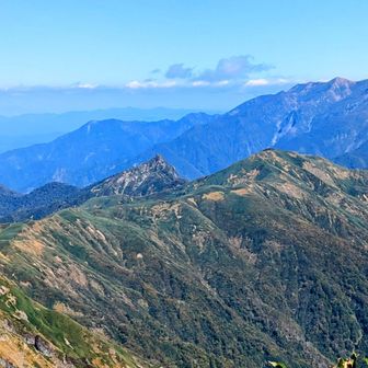 七ツ小屋山と尖った大源太山