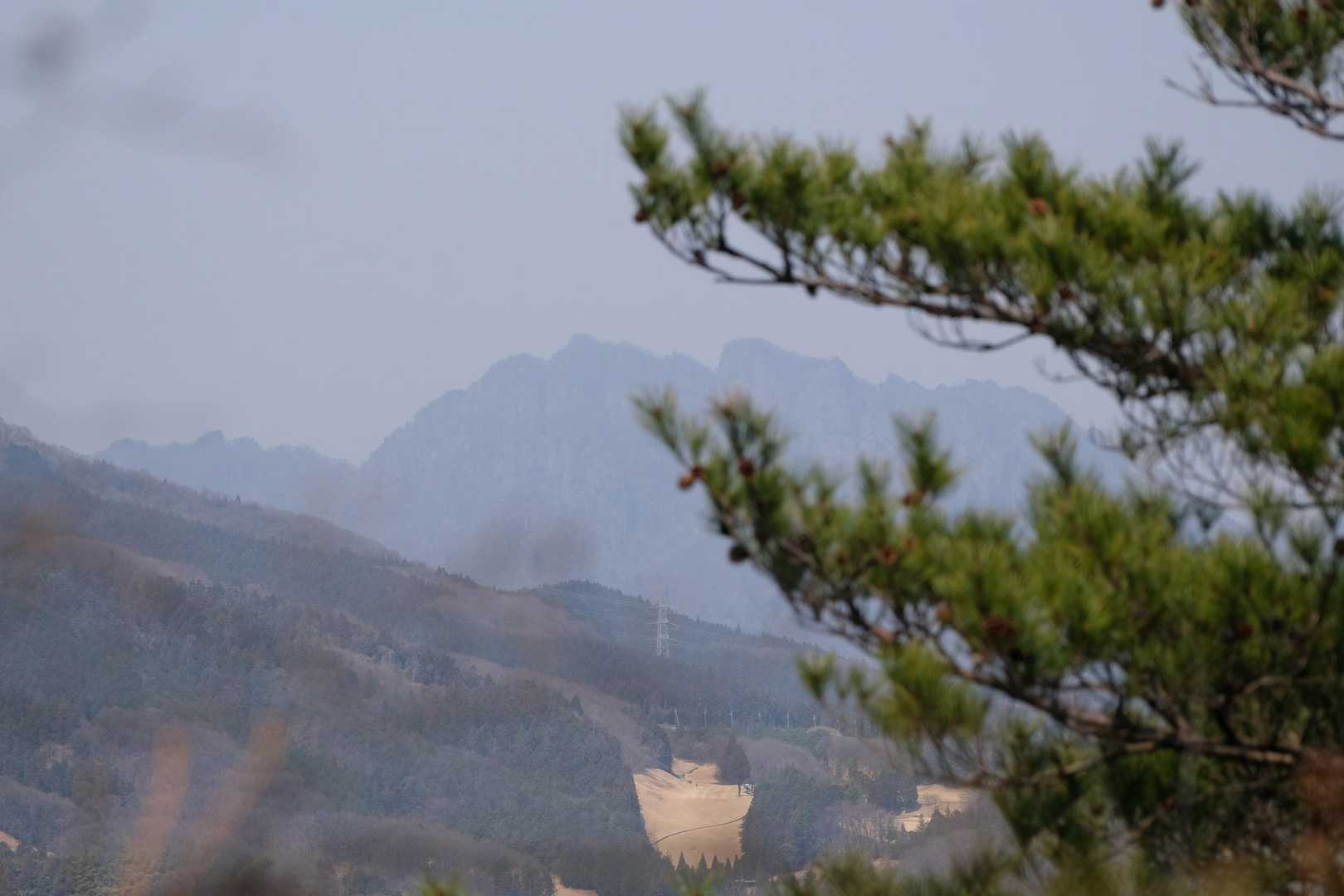 妙義山が霞んでます。
黄砂でしょうか？