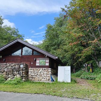 一の沢登山口　到着。長かった🤣疲れました。少し休憩してタクシー乗り場まで林道を歩きます。
このトイレは今は使えません