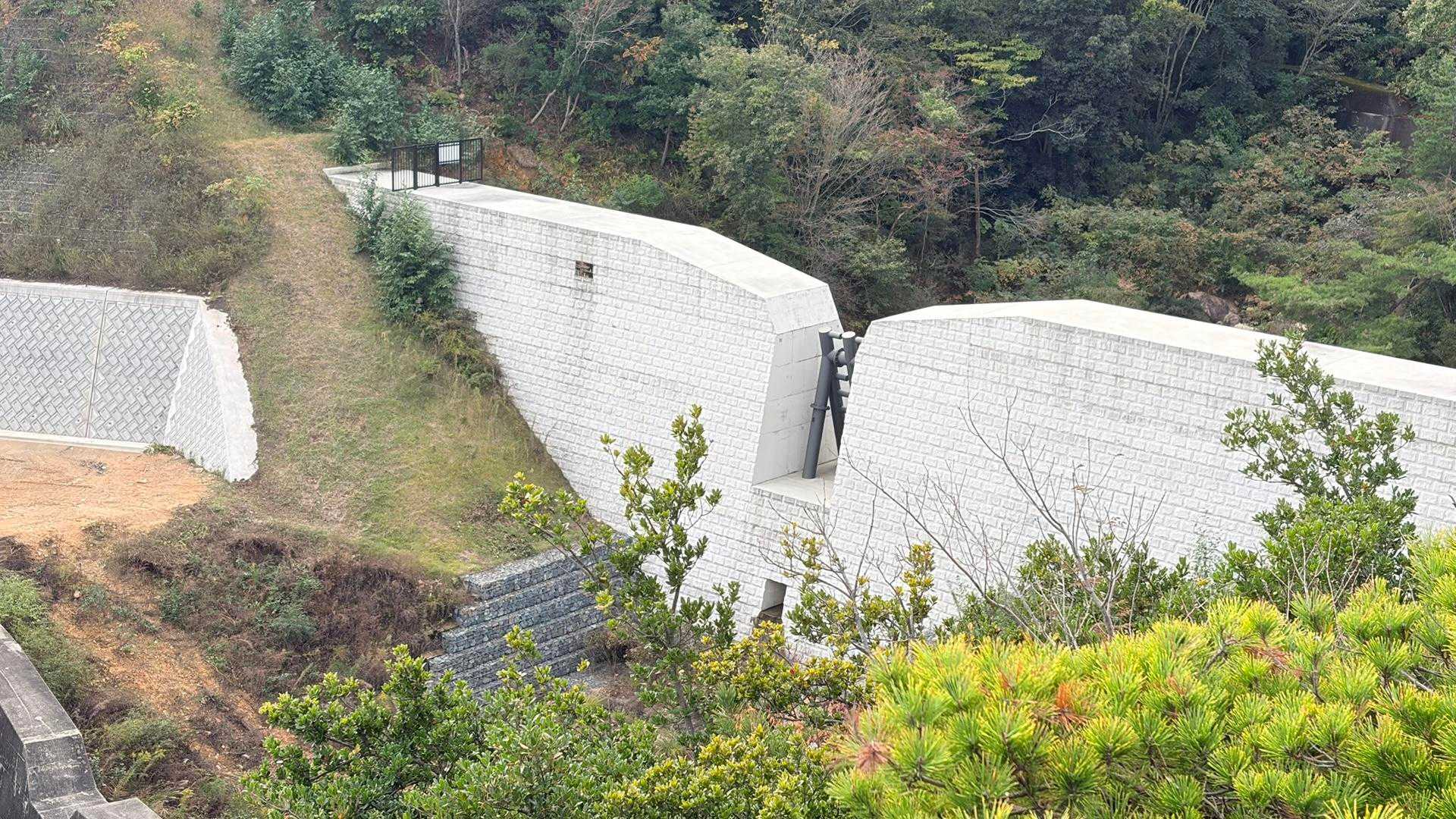 綺麗な堰堤