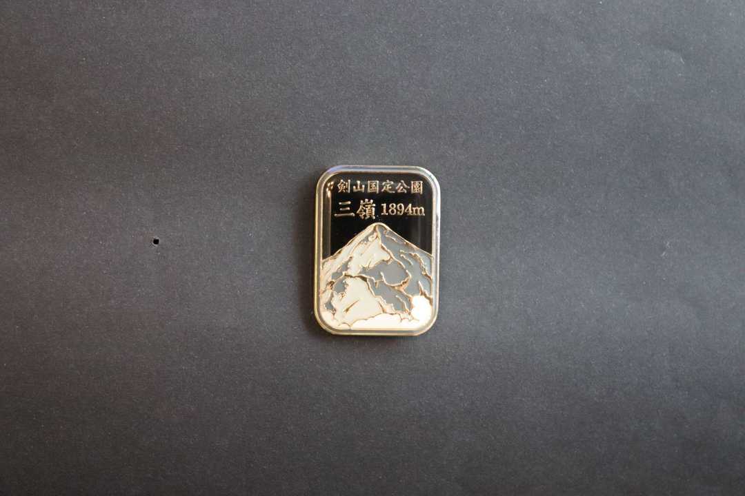 剣山 三嶺 持っている山バッジを紹介して... / チャチャリンさんの 