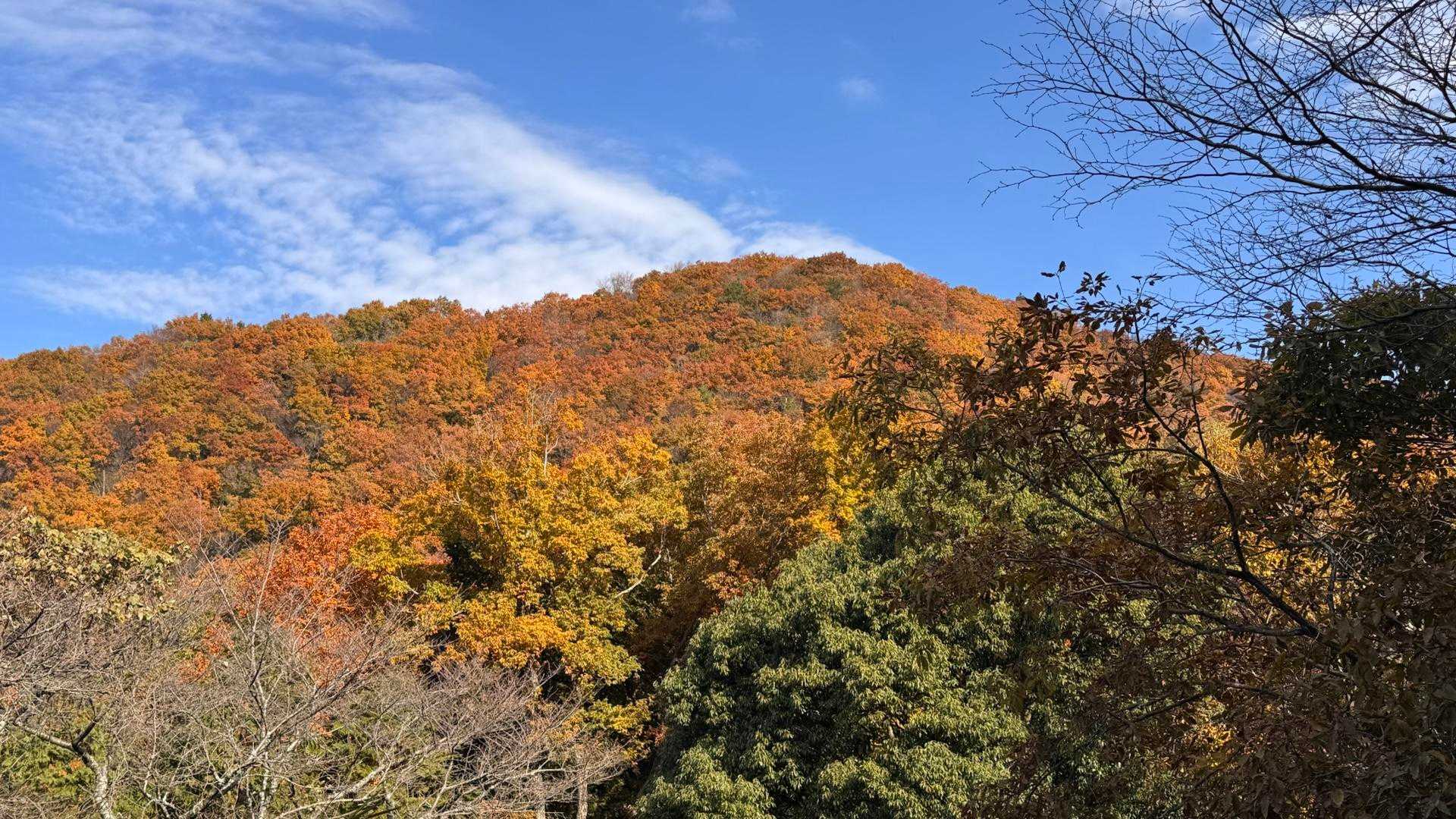 雌岳から見た雄岳