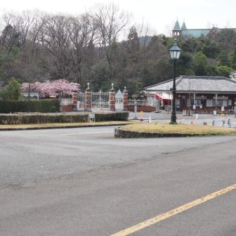 次のお山に向かう為、山から降りてきました。明治村の横を通過します
