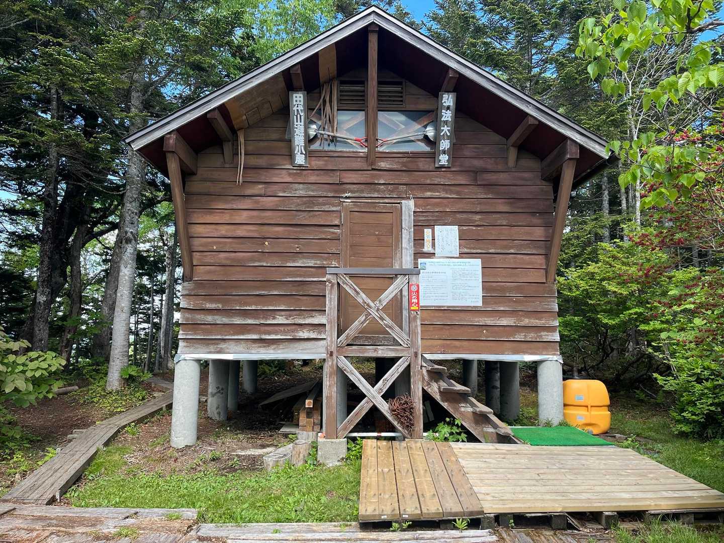 避難小屋ではなさそうだ