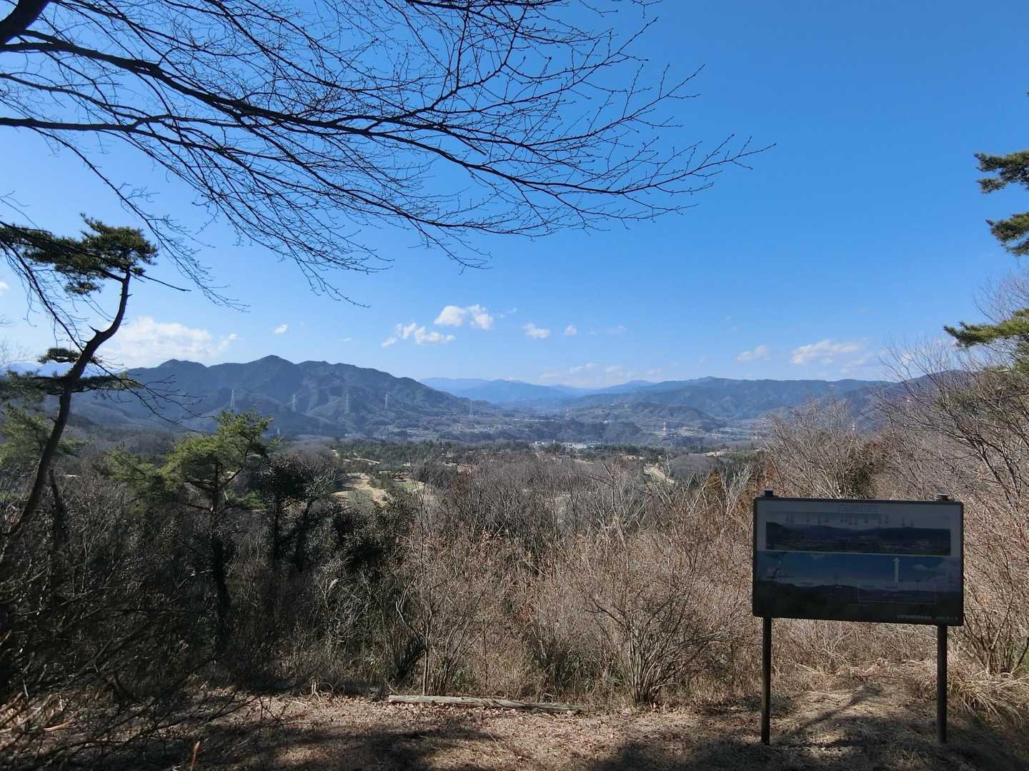 遠くは金峰山や国師ヶ岳まで眺められました🙌😊
そろそろ冬眠から目覚め始めたし、遠くに繰り出すかなァ〰️👣🎵