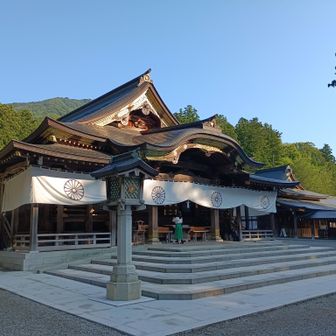 拝殿
昼に再訪すると、茅の輪が設置されていた。