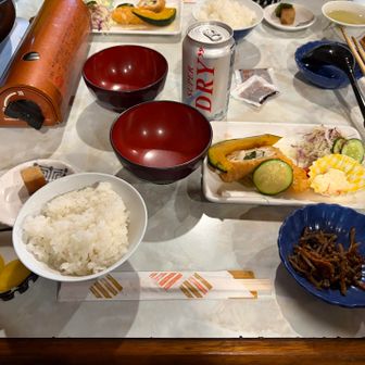 サラダに揚げ物、デザートはわらび餅😋