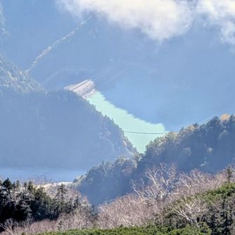 真下に登り始めの高瀬ダム
あまり感じなかったけど、やっぱり急登なんだね