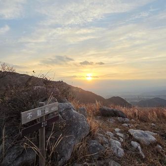 石灰岩が点在し、草原に羊が群れているような「羊群原」の景観が特徴です🐏