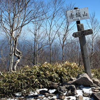 ⛩️の百メートル程西に山頂、泥濘注意⚠️、眺望👍