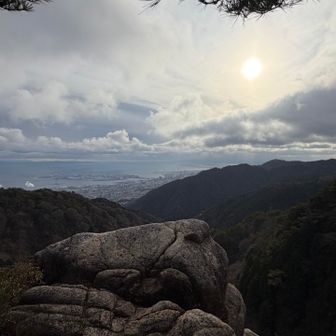 めちゃくちゃ高くて絶景でした。堡塁岩の向こうは断崖絶壁で怖いです。