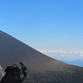 前掛山にも多くの人がも登ってました。