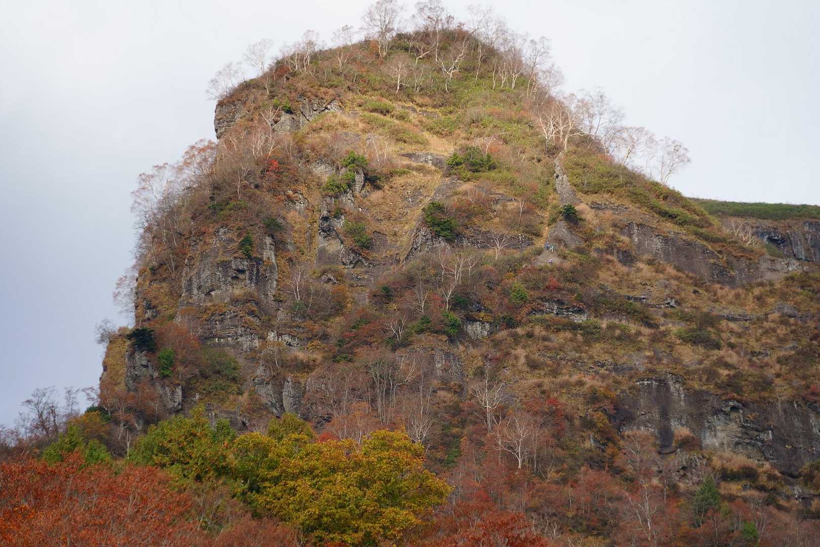 zoom中央右上に登山者が見える